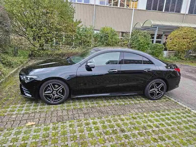 Mercedes-Benz CLA 200 AMG Line — Élégance sportive et technologie premium — fianco