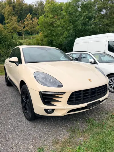 Porsche Macan 252 ch — SUV premium turbo révisé, finition beige élégante — exterior view