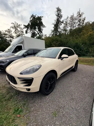 Porsche Macan 252 ch — SUV premium turbo révisé, finition beige élégante — detail