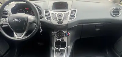 Ford Fiesta 1.4 16V Colourline Automat — Citadine fiable, boîte automatique, révisions récentes — interior