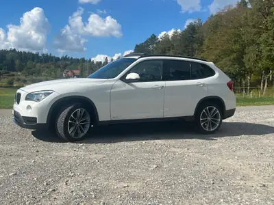 BMW X1 xDrive 2.0i Sport Line — SUV compact sportif, 61 000 km seulement — rear view