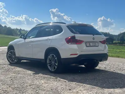 BMW X1 xDrive 2.0i Sport Line — SUV compact sportif, 61 000 km seulement — side view