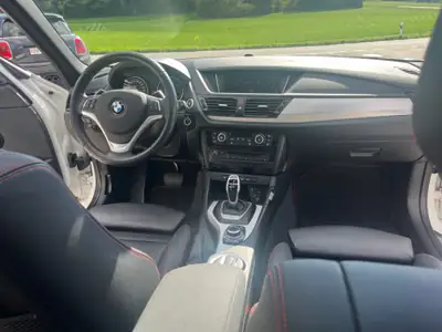 BMW X1 xDrive 2.0i Sport Line — SUV compact sportif, 61 000 km seulement — interior