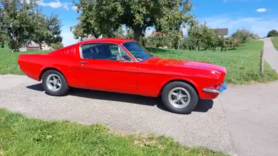 Ford Mustang Fastback 1965 — Léggende americana restaurée, homologuée collection — exterior view