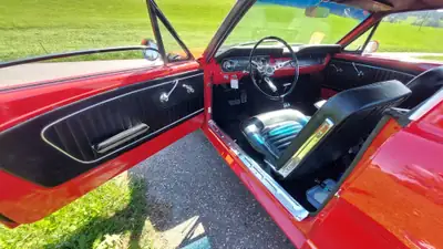 Ford Mustang Fastback 1965 — Léggende americana restaurée, homologuée collection — interior