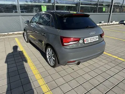 Audi A1 Sportback 1.0 TFSI S-tronic — Citadine dynamique, automatique, 76'500 km — side view