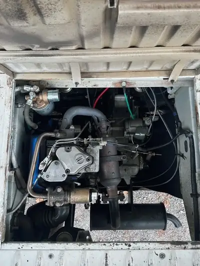 Piaggio Ape Classic 400 — Utilitaire compact diesel, moteur révisé, prêt à l'emploi — intérieur