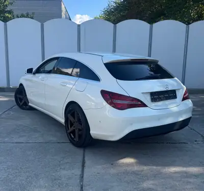 Mercedes-Benz CLA 200 d Swiss Star — Break diesel efficace, 4 roues motrices — côté