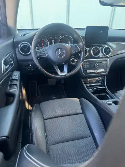 Mercedes-Benz CLA 200 d Swiss Star — Break diesel efficace, 4 roues motrices — intérieur