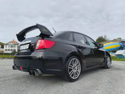 Subaru WRX 2.5 T Sport 2011 — Berline sportive turbo, 300 ch et transmission manuelle — arrière