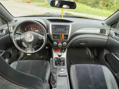 Subaru WRX 2.5 T Sport 2011 — Berline sportive turbo, 300 ch et transmission manuelle — détail