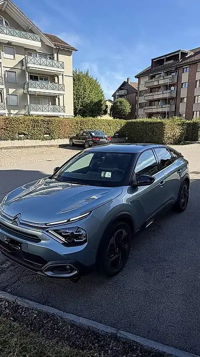 Citroën C4 1.5 BlueHDi Shine EAT8 — Berline diesel automatique, première main, révision à jour — Außenansicht