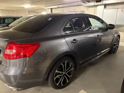 Suzuki Kizashi 2.4 VVT Sport — Berline 4x4 spacieuse, 87000 km, équipée Alpine — Seitenansicht
