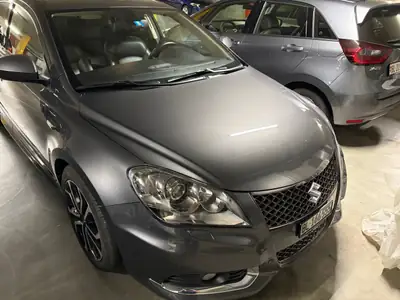 Suzuki Kizashi 2.4 VVT Sport — Berline 4x4 spacieuse, 87000 km, équipée Alpine — Heckansicht