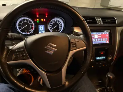 Suzuki Kizashi 2.4 VVT Sport — Berline 4x4 spacieuse, 87000 km, équipée Alpine — Detail