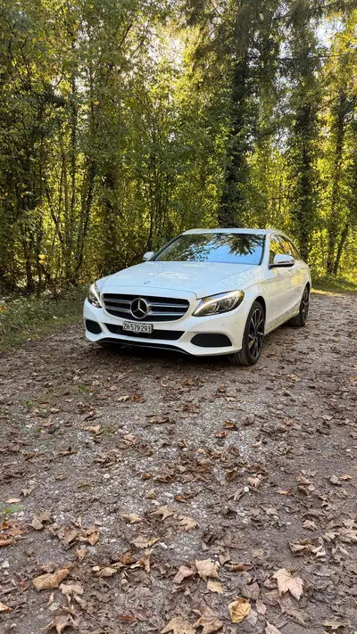 Mercedes-Benz Classe C 200 Avantgarde 4MATIC — Break élégant, sécurité 360° et entretien complet — vue extérieure