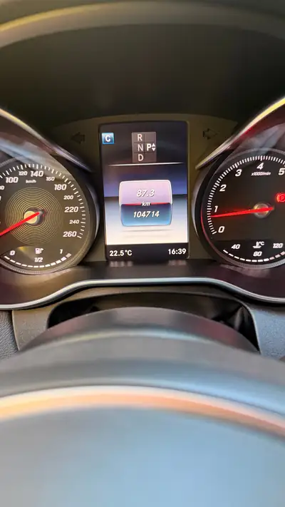 Mercedes-Benz Classe C 200 Avantgarde 4MATIC — Break élégant, sécurité 360° et entretien complet — détail