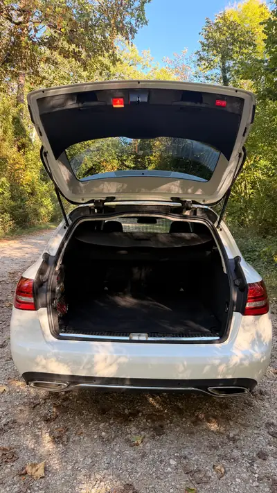 Mercedes-Benz Classe C 200 Avantgarde 4MATIC — Break élégant, sécurité 360° et entretien complet — intérieur