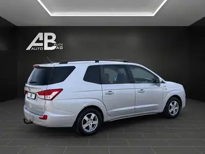 SsangYong Rodius SV200 e-XDi — Monospace 7 places diesel 4WD, première main — tableau de bord