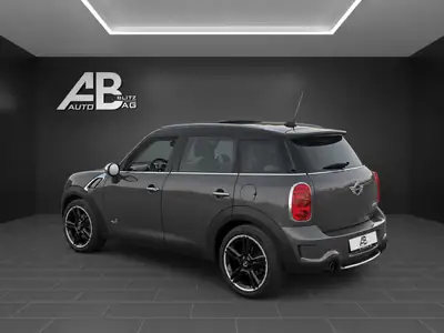 MINI Countryman Cooper S ALL4 — SUV compact dynamique, transmission automatique, tous chemins — vista posteriore