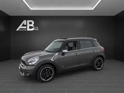 MINI Countryman Cooper S ALL4 — SUV compact dynamique, transmission automatique, tous chemins — fianco