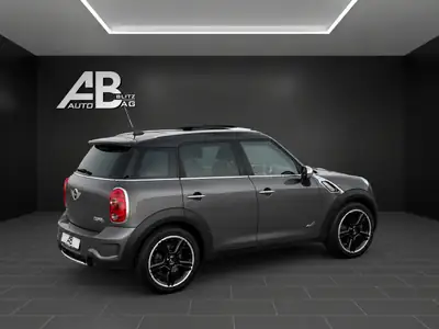 MINI Countryman Cooper S ALL4 — SUV compact dynamique, transmission automatique, tous chemins — cruscotto