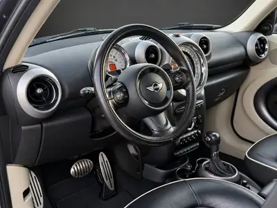 MINI Countryman Cooper S ALL4 — SUV compact dynamique, transmission automatique, tous chemins — Miniatura 8