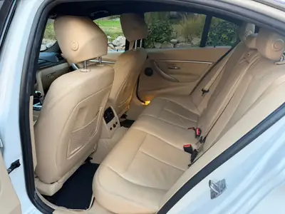 BMW 330e — Berline hybride rechargeable, 120 000 km, excellent état — interni