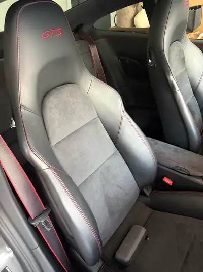 Porsche 911 3.8 Carrera 4 GTS PDK — Sport pur et garantie Approved jusqu'à 2027 — tableau de bord