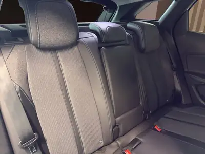 Peugeot 3008 1.2 PureTech Allure Pack — SUV polyvalent, boîte auto fluide — Miniatura 8