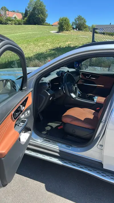 Mercedes-Benz GLC 300 AMG Line 4MATIC — SUV hybride essence, 70'000 km seulement — interior