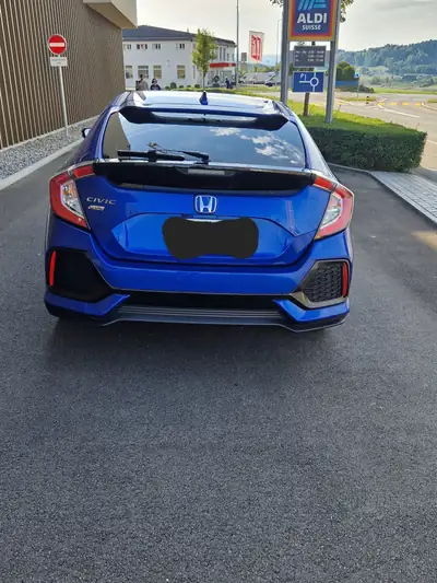Honda Civic 1.0 VTEC Turbo Elegance — Berline compacte, 96000 km, moteur turbo efficace — rear view