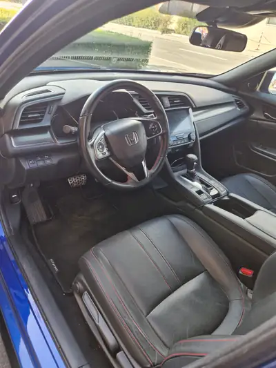 Honda Civic 1.0 VTEC Turbo Elegance — Berline compacte, 96000 km, moteur turbo efficace — dashboard