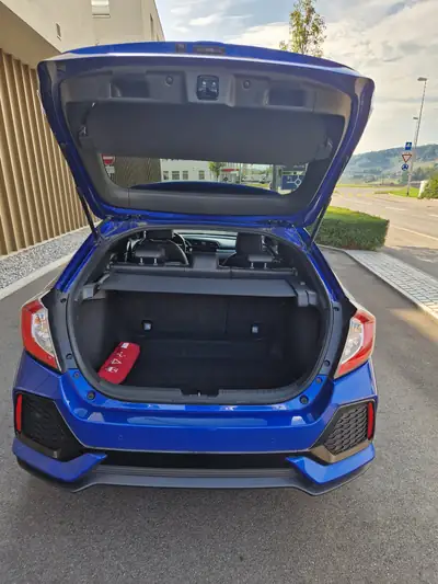 Honda Civic 1.0 VTEC Turbo Elegance — Berline compacte, 96000 km, moteur turbo efficace — interior