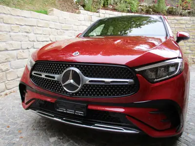 Mercedes-Benz GLC 300 AMG Line 4Matic Coupé — Élégance sportive et efficacité hybride — exterior view