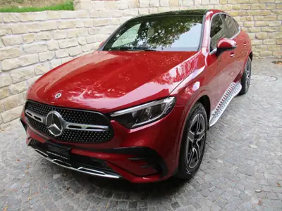 Mercedes-Benz GLC 300 AMG Line 4Matic Coupé — Élégance sportive et efficacité hybride — side view