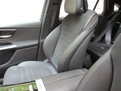 Mercedes-Benz GLC 300 AMG Line 4Matic Coupé — Élégance sportive et efficacité hybride — Thumbnail 10