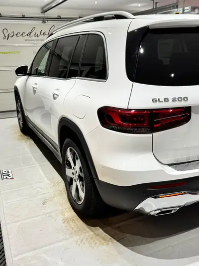 Mercedes-Benz GLB 200 4Matic — SUV compact polyvalent, 53000 km, entretien 6 ans inclus — side view