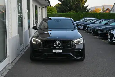 Mercedes-Benz GLC 63 AMG Coupé — Le dernier V8 biturbo, 510 ch pure performance — vista posteriore