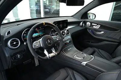 Mercedes-Benz GLC 63 AMG Coupé — Le dernier V8 biturbo, 510 ch pure performance — Miniatura 12