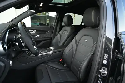 Mercedes-Benz GLC 63 AMG Coupé — Le dernier V8 biturbo, 510 ch pure performance — Miniatura 13