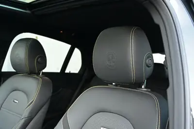 Mercedes-Benz GLC 63 AMG Coupé — Le dernier V8 biturbo, 510 ch pure performance — Miniatura 15
