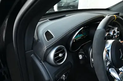 Mercedes-Benz GLC 63 AMG Coupé — Le dernier V8 biturbo, 510 ch pure performance — Miniatura 16