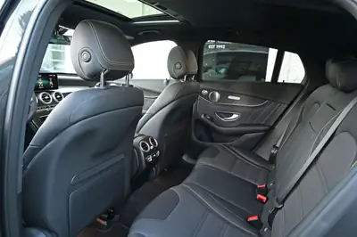 Mercedes-Benz GLC 63 AMG Coupé — Le dernier V8 biturbo, 510 ch pure performance — Miniatura 20