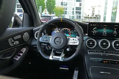 Mercedes-Benz GLC 63 AMG Coupé — Le dernier V8 biturbo, 510 ch pure performance — Miniatura 23