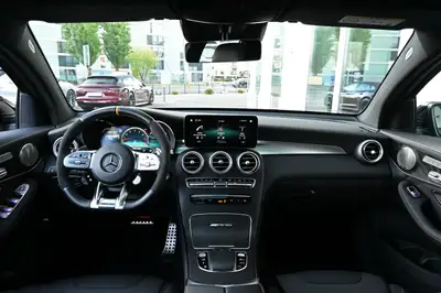 Mercedes-Benz GLC 63 AMG Coupé — Le dernier V8 biturbo, 510 ch pure performance — Miniatura 22