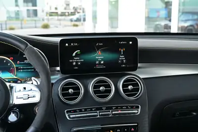 Mercedes-Benz GLC 63 AMG Coupé — Le dernier V8 biturbo, 510 ch pure performance — Miniatura 25