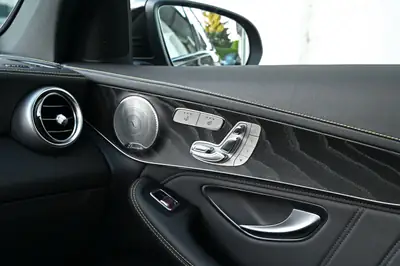 Mercedes-Benz GLC 63 AMG Coupé — Le dernier V8 biturbo, 510 ch pure performance — Miniatura 28