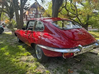 Jaguar E-Type 4.2 2+2 — L'icône britannique des années 1960, authentique et préservée — arrière