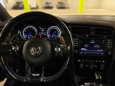 VW Golf 2.0 TSI R DSG 4motion — Performance 300 ch et transmission intégrale — détail